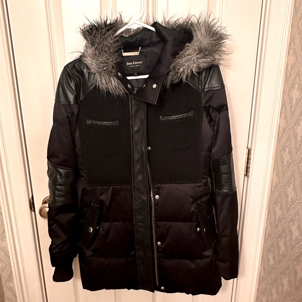 JUICY COUTURE Black puffer coat with faux fur hood-womens small